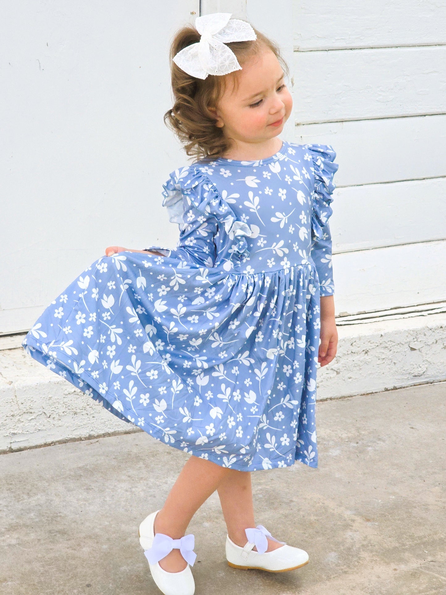 Classic Hair Bow in White Eyelet